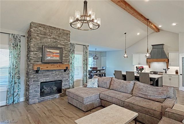 490 Byberry Drive NE, Hartville, OH 44632