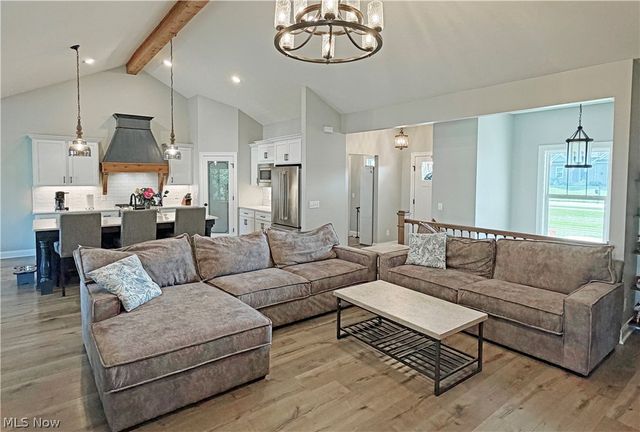 490 Byberry Drive NE, Hartville, OH 44632