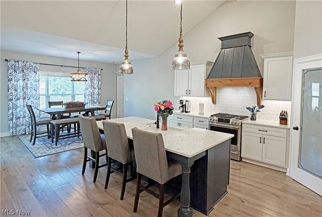 490 Byberry Drive NE, Hartville, OH 44632
