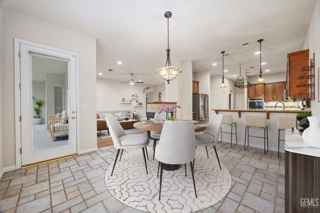 10000 Paradise Rose Street, Bakersfield, CA 93311