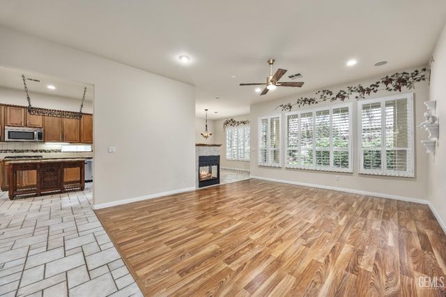 10000 Paradise Rose Street, Bakersfield, CA 93311