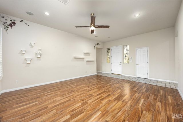 10000 Paradise Rose Street, Bakersfield, CA 93311