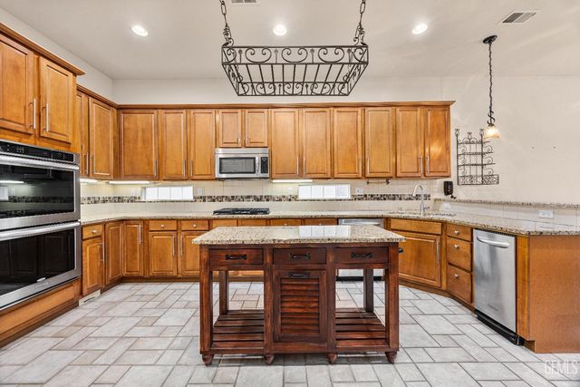 10000 Paradise Rose Street, Bakersfield, CA 93311