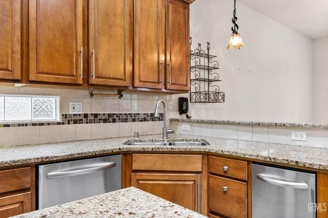 10000 Paradise Rose Street, Bakersfield, CA 93311