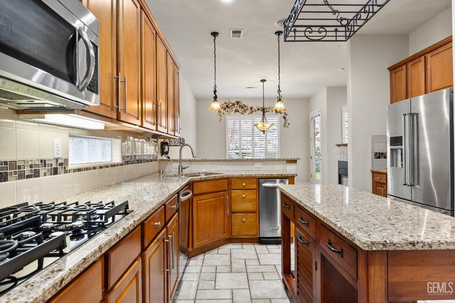 10000 Paradise Rose Street, Bakersfield, CA 93311