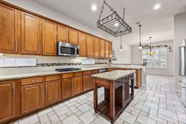 10000 Paradise Rose Street, Bakersfield, CA 93311