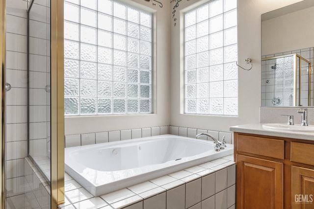 10000 Paradise Rose Street, Bakersfield, CA 93311