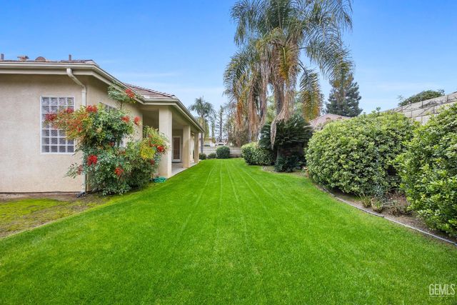 10000 Paradise Rose Street, Bakersfield, CA 93311