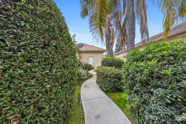 10000 Paradise Rose Street, Bakersfield, CA 93311