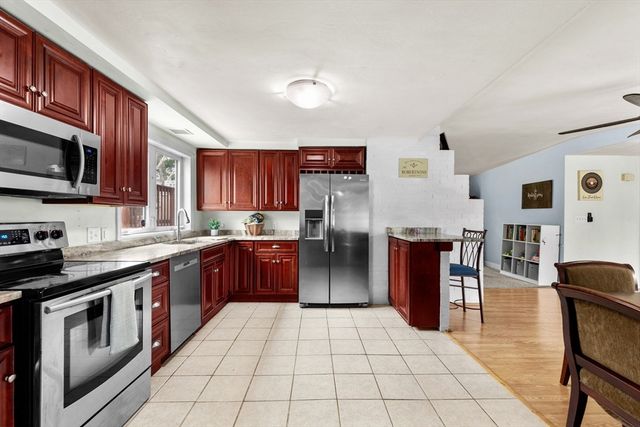 17 Ralph Rd., Raynham, MA 02767