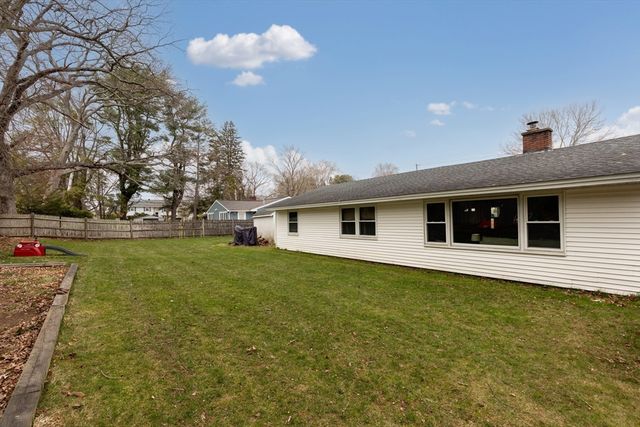 17 Ralph Rd., Raynham, MA 02767