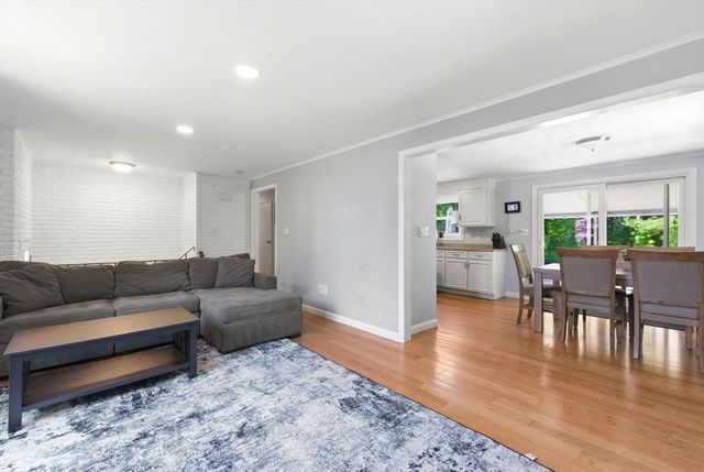 137 Holten, Danvers, MA 01923