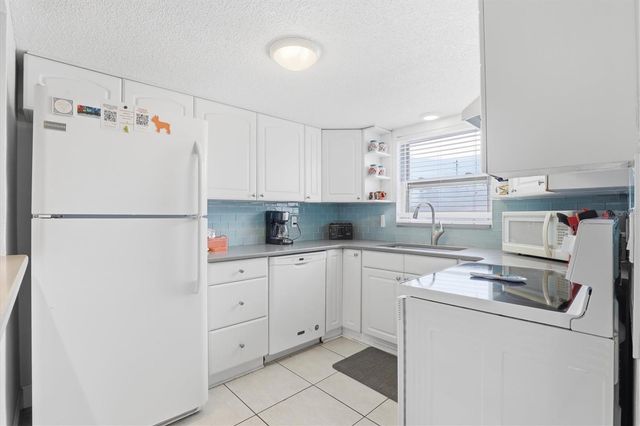 600 71ST AVENUE 19, St Pete Beach, FL 33706