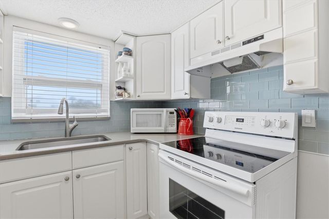 600 71ST AVENUE 19, St Pete Beach, FL 33706