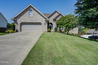 305 Emerald Chase Circle, Johnson City, TN 37615