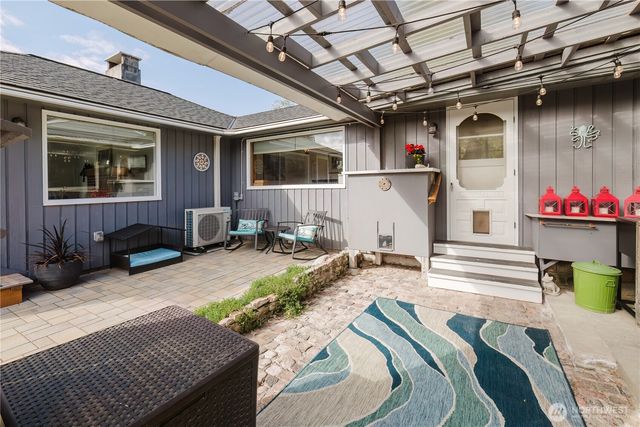 3262 Beach Drive E, Port Orchard, WA 98366