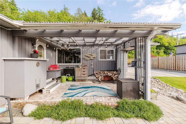 3262 Beach Drive E, Port Orchard, WA 98366