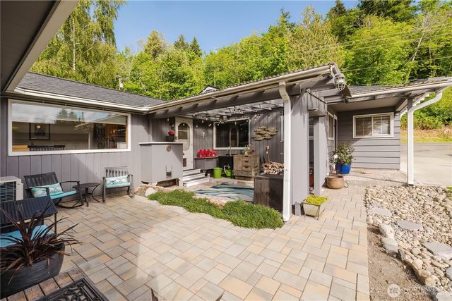 3262 Beach Drive E, Port Orchard, WA 98366