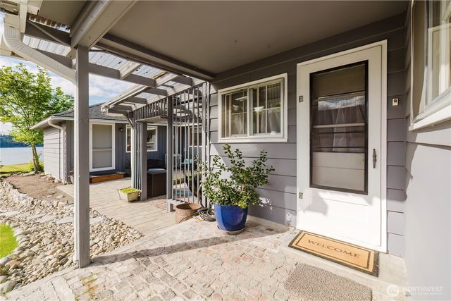 3262 Beach Drive E, Port Orchard, WA 98366