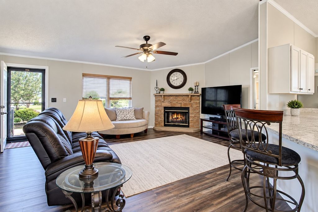 6305 Friesian Drive, Godley, TX 76044 — photo 2