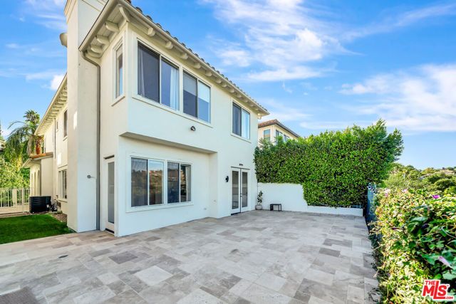 24819 Calle Cedro, Calabasas, CA 91302