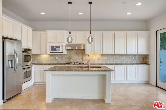 24819 Calle Cedro, Calabasas, CA 91302