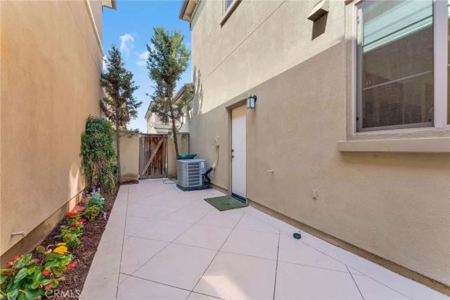 76 Canal, Irvine, CA 92620