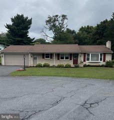 809 SENTZ DR, Mount Joy, PA 17552