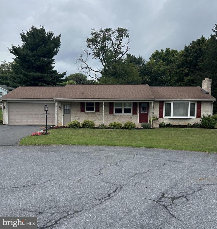 809 SENTZ DR, Mount Joy, PA 17552