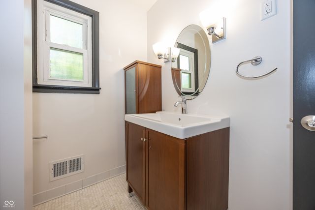1044 E 75th Street, Indianapolis, IN 46240