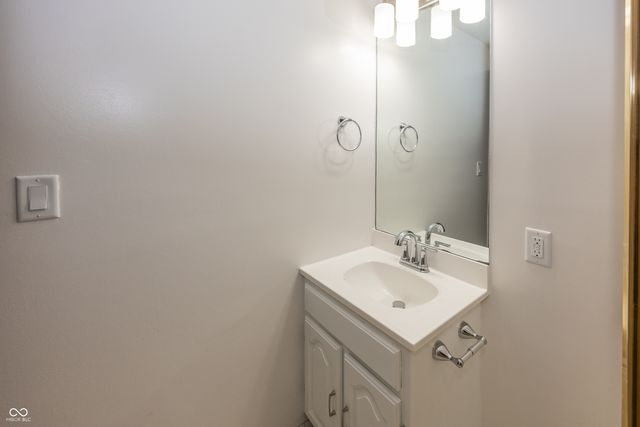 1044 E 75th Street, Indianapolis, IN 46240