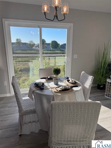 1813 Bluestem Drive, Mankato, MN 56001