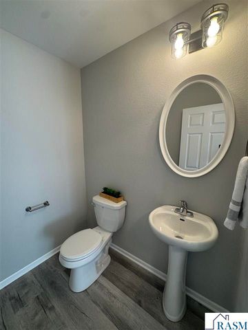 1813 Bluestem Drive, Mankato, MN 56001