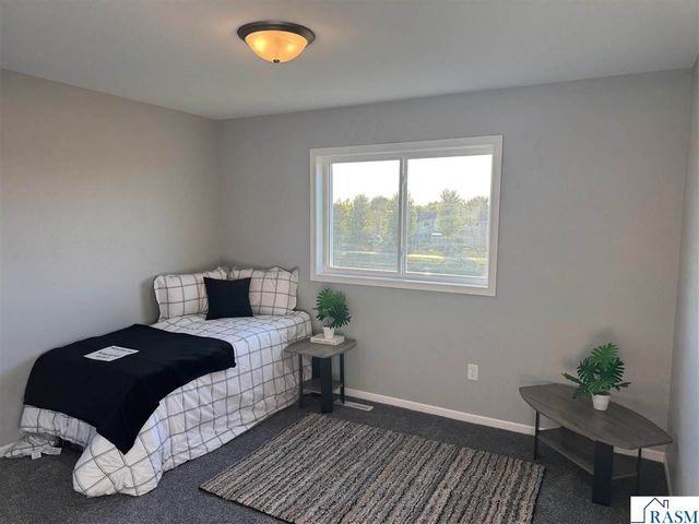 1813 Bluestem Drive, Mankato, MN 56001