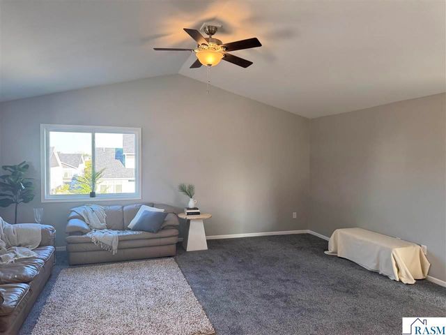 1813 Bluestem Drive, Mankato, MN 56001