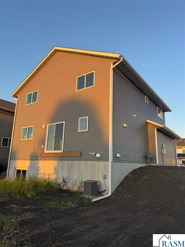 1813 Bluestem Drive, Mankato, MN 56001