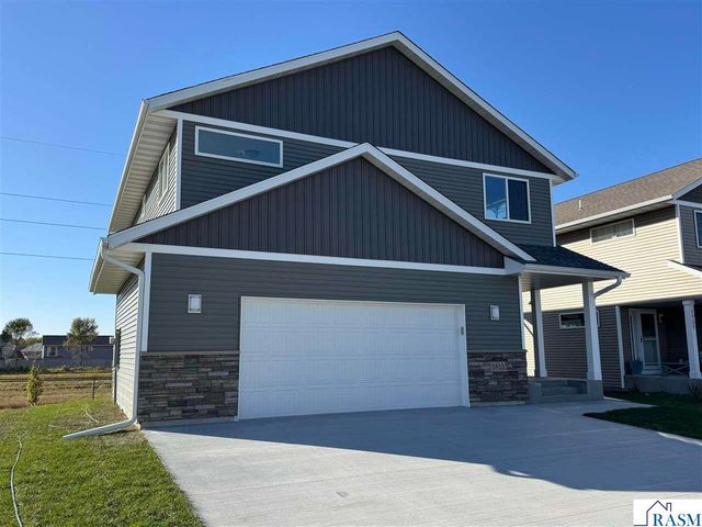 1813 Bluestem Drive, Mankato, MN 56001