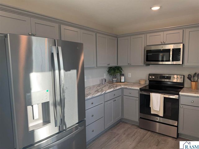 1813 Bluestem Drive, Mankato, MN 56001