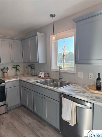 1813 Bluestem Drive, Mankato, MN 56001