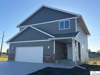 1813 Bluestem Drive, Mankato, MN 56001