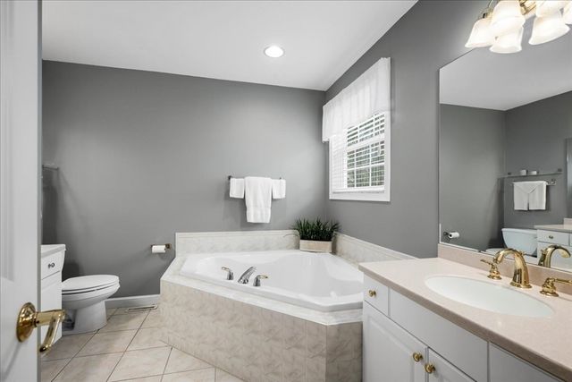 1 Aspenwood Cir 1, Southborough, MA 01772