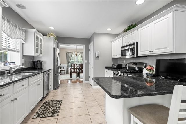 1 Aspenwood Cir 1, Southborough, MA 01772