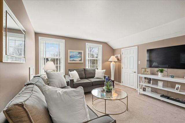 1 Aspenwood Cir 1, Southborough, MA 01772