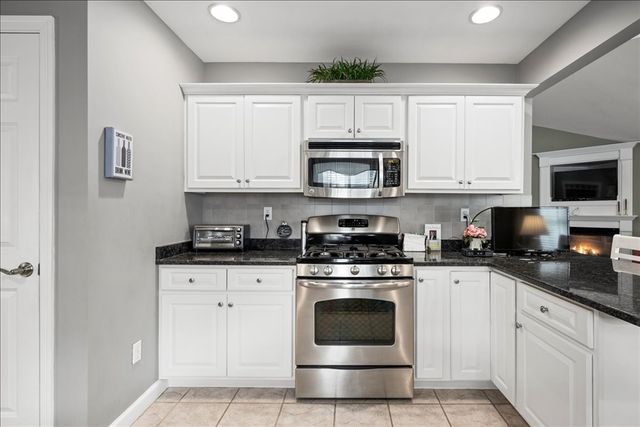 1 Aspenwood Cir 1, Southborough, MA 01772