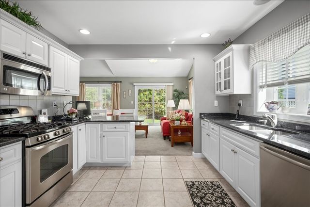 1 Aspenwood Cir 1, Southborough, MA 01772