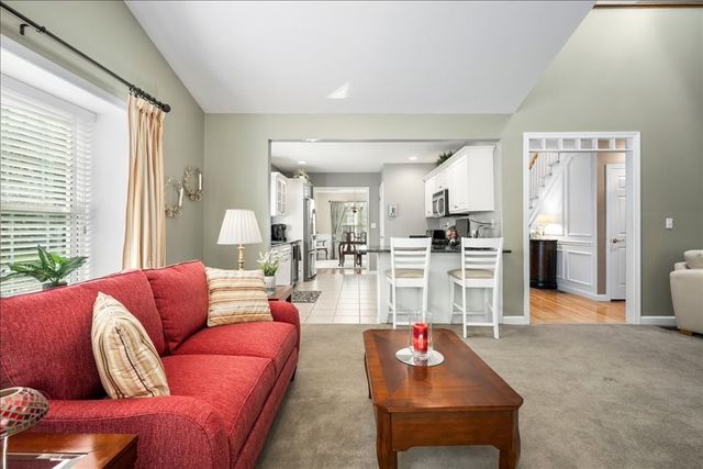 1 Aspenwood Cir 1, Southborough, MA 01772