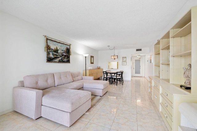 7807 Golf Cir Drive 308, Margate, FL 33063