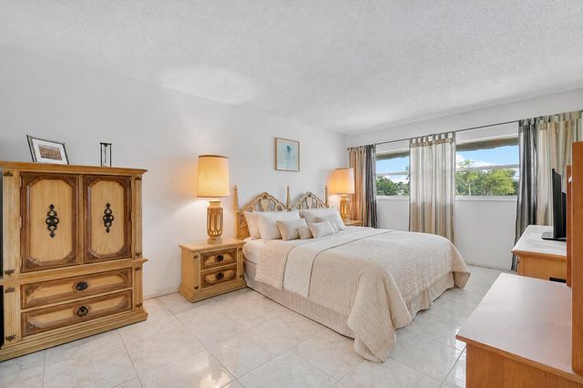 7807 Golf Cir Drive 308, Margate, FL 33063