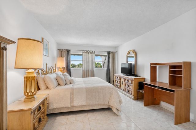 7807 Golf Cir Drive 308, Margate, FL 33063