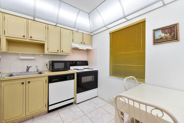 7807 Golf Cir Drive 308, Margate, FL 33063